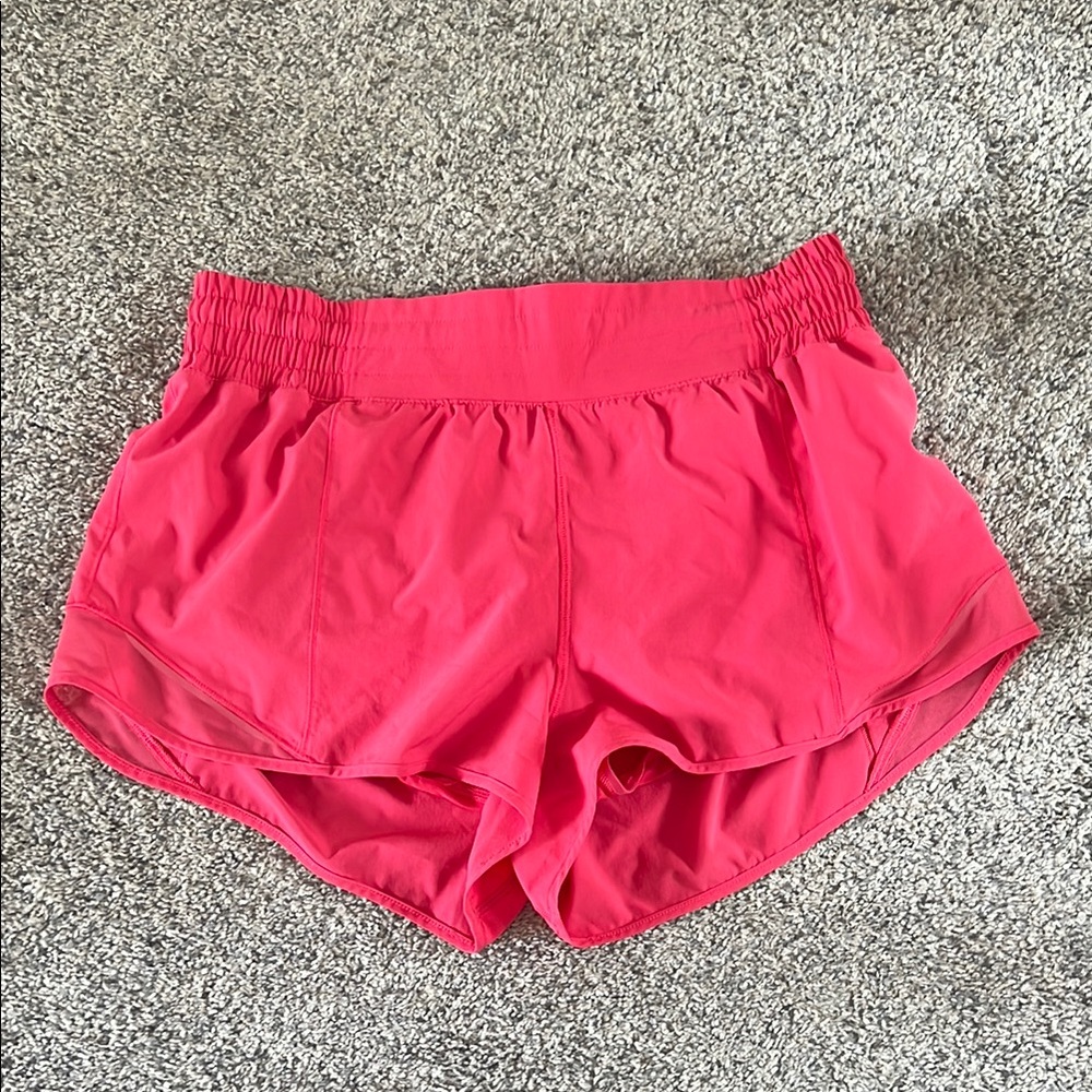 Lululemon Low Rise Hotty Hot Shorts 2.5